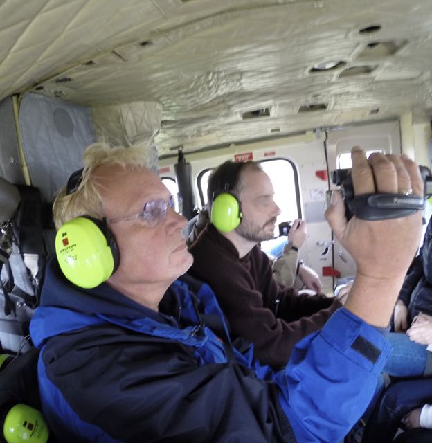 Helikopterflug auf den Färöer-Inseln im Jahr 2014 (lks. J. Ortmüller) - Foto: WDSF