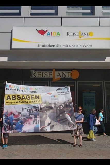 WDSF-Protest bei AIDA-Reiseland in Berlin